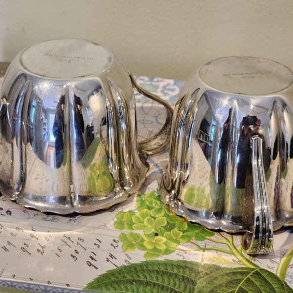 Vintage Wm Rogers MFG CO Silver Plate Fluted Creamer & Sugar Bowl # 624 - Picture 8 of 14
